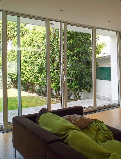 Sistema C70 - Janela PVC de correr com design minimalista